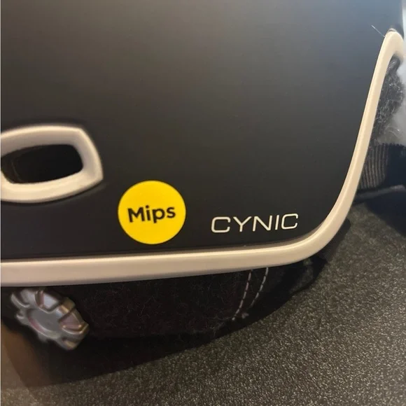 Like new Pret Cynic Ski Helmet - size Medium - Picture 2 of 10